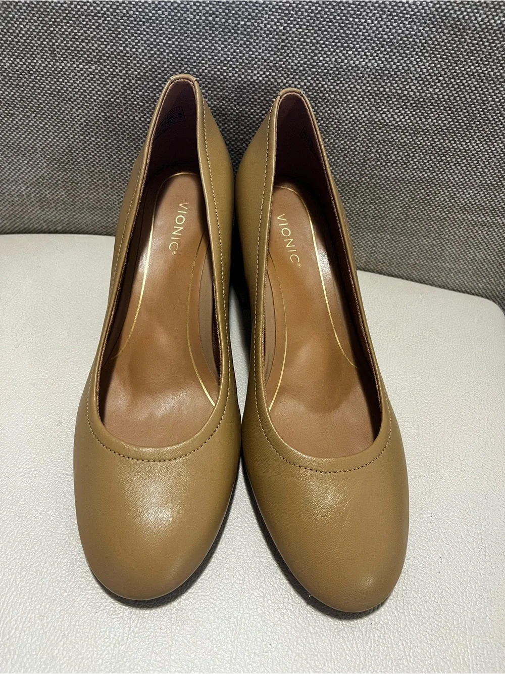 Vionic Carmel Leather Block Heel Pumps Women’s Size 9.5